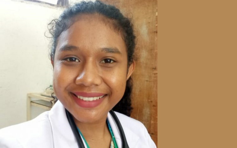 dr. Euginia Natalia Bato, Dokter Merangkap Supir Ambulans