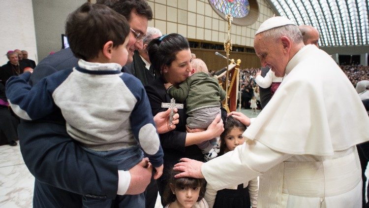 Pada Pertemuan Keluarga Sedunia 2022, Paus Fransiskus: Pernikahan Katolik adalah Hadiah, Bukan Formalitas