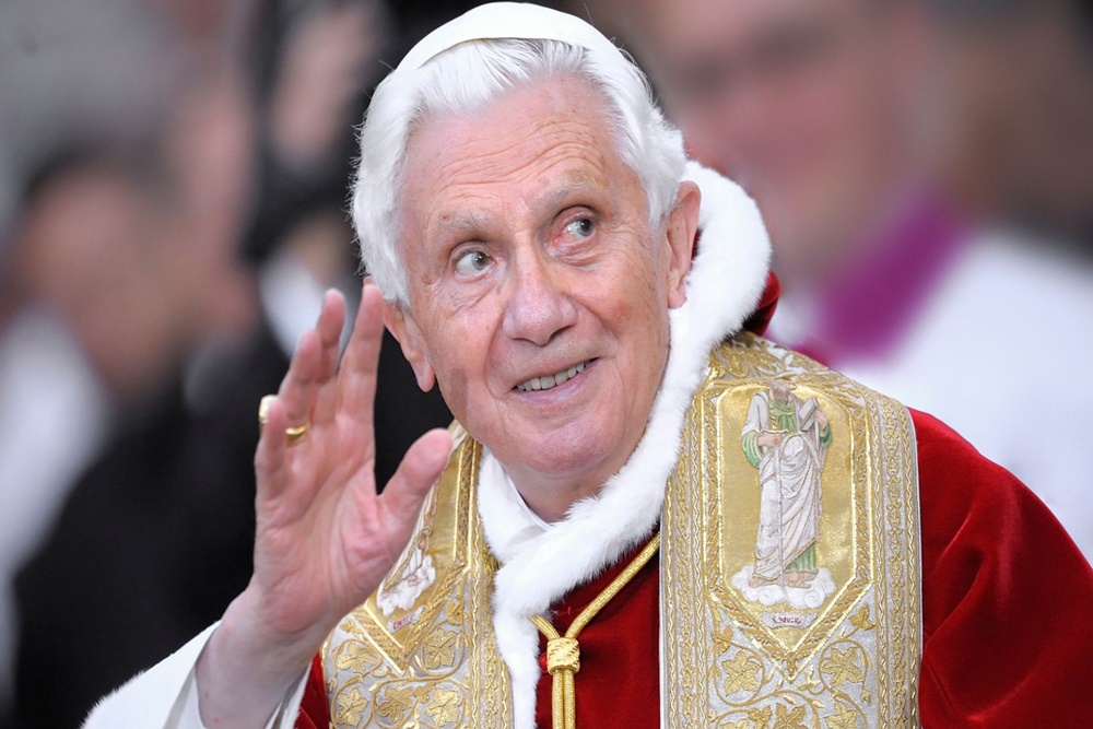 Benediktus XVI adalah  Bapak Katekismus Gereja Katolik
